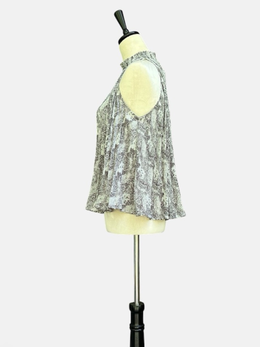 She + Sky Plissé Pleated Snakeskin Halter Neck Blouse Size Small - Picture 5 of 10